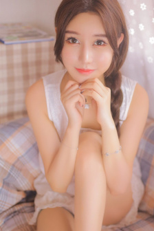 老头边吃奶边挵进去呻吟